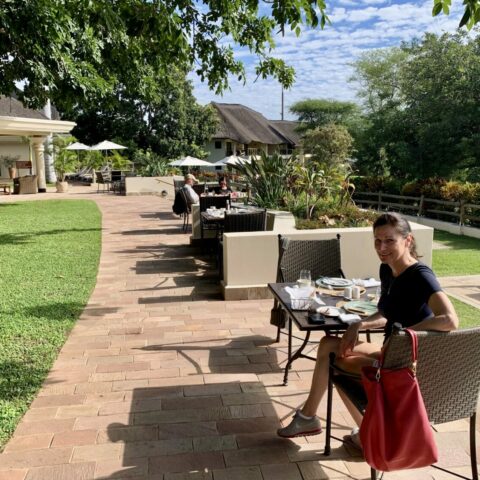 Frühstück auf der Terrasse der Ilala Lodge